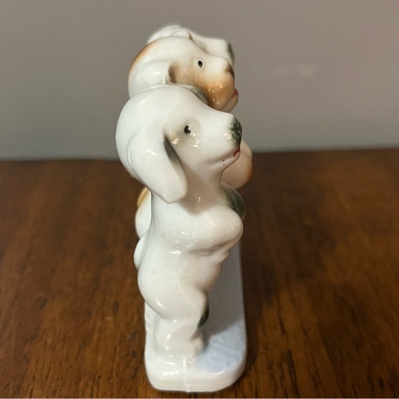 Vintage porcelain Figurine Of Three Standing/Begging Dogs. Stamped Japan - Picture 6 of 9